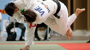 Hanoi hosts International Judo Tournament